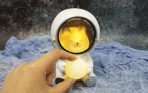 Astronaut Pet LED Night Light – Söt rymdhusdjur i hjälm